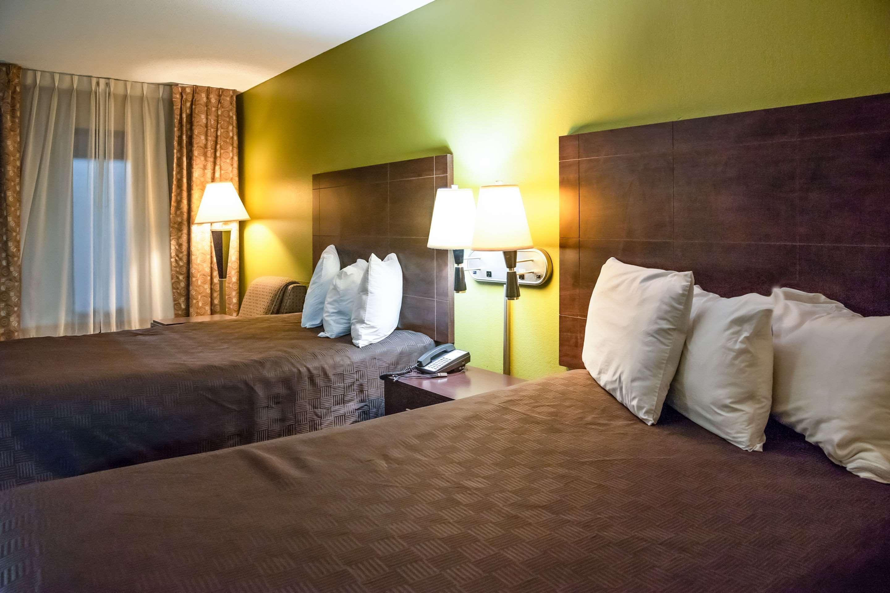 Rodeway Inn & Suites Clarksville Exteriér fotografie