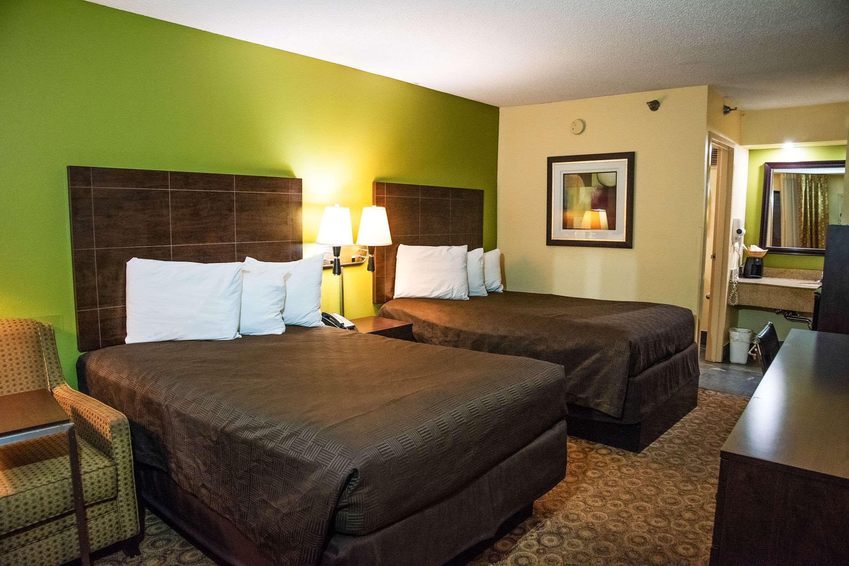 Rodeway Inn & Suites Clarksville Exteriér fotografie