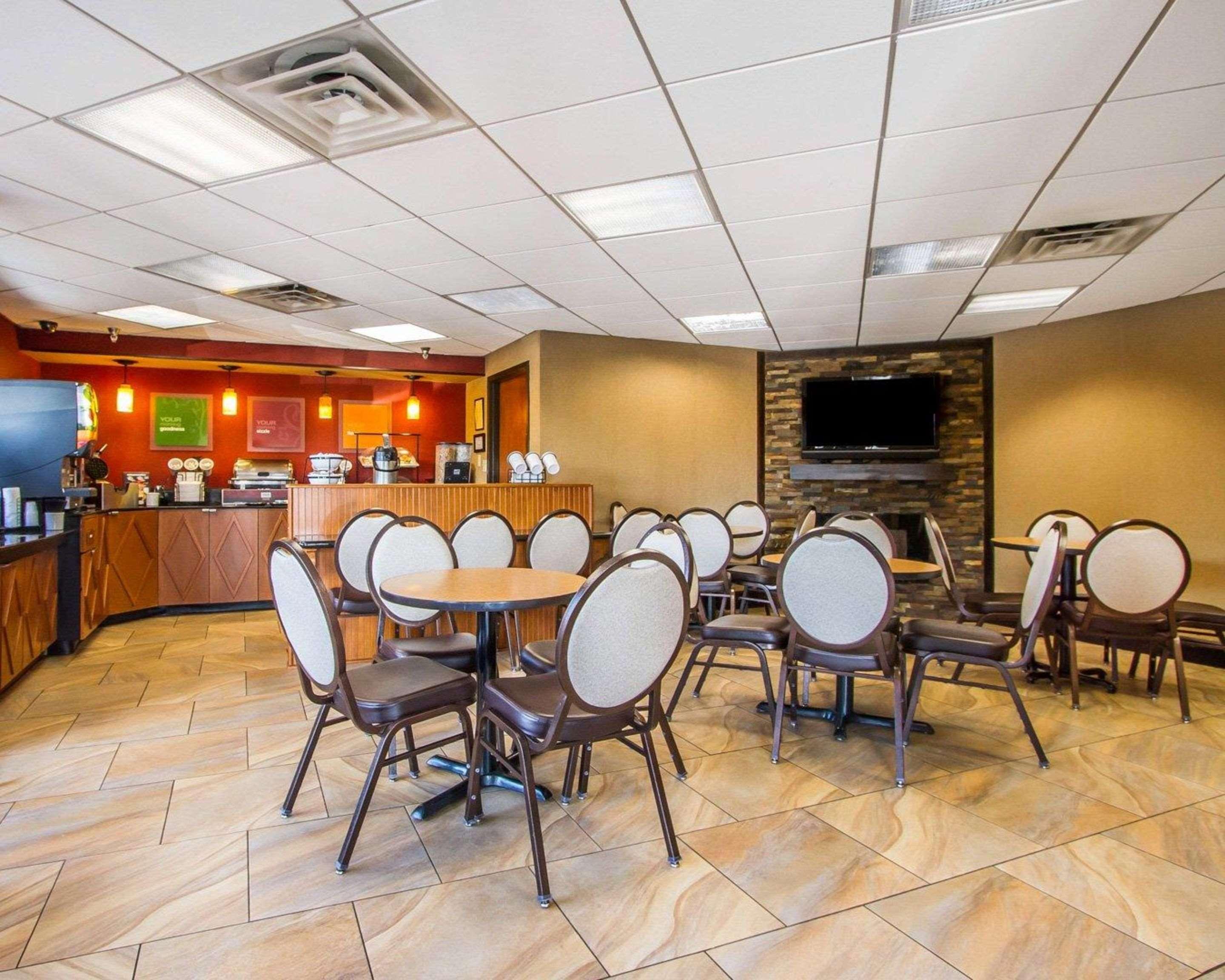Rodeway Inn & Suites Clarksville Exteriér fotografie