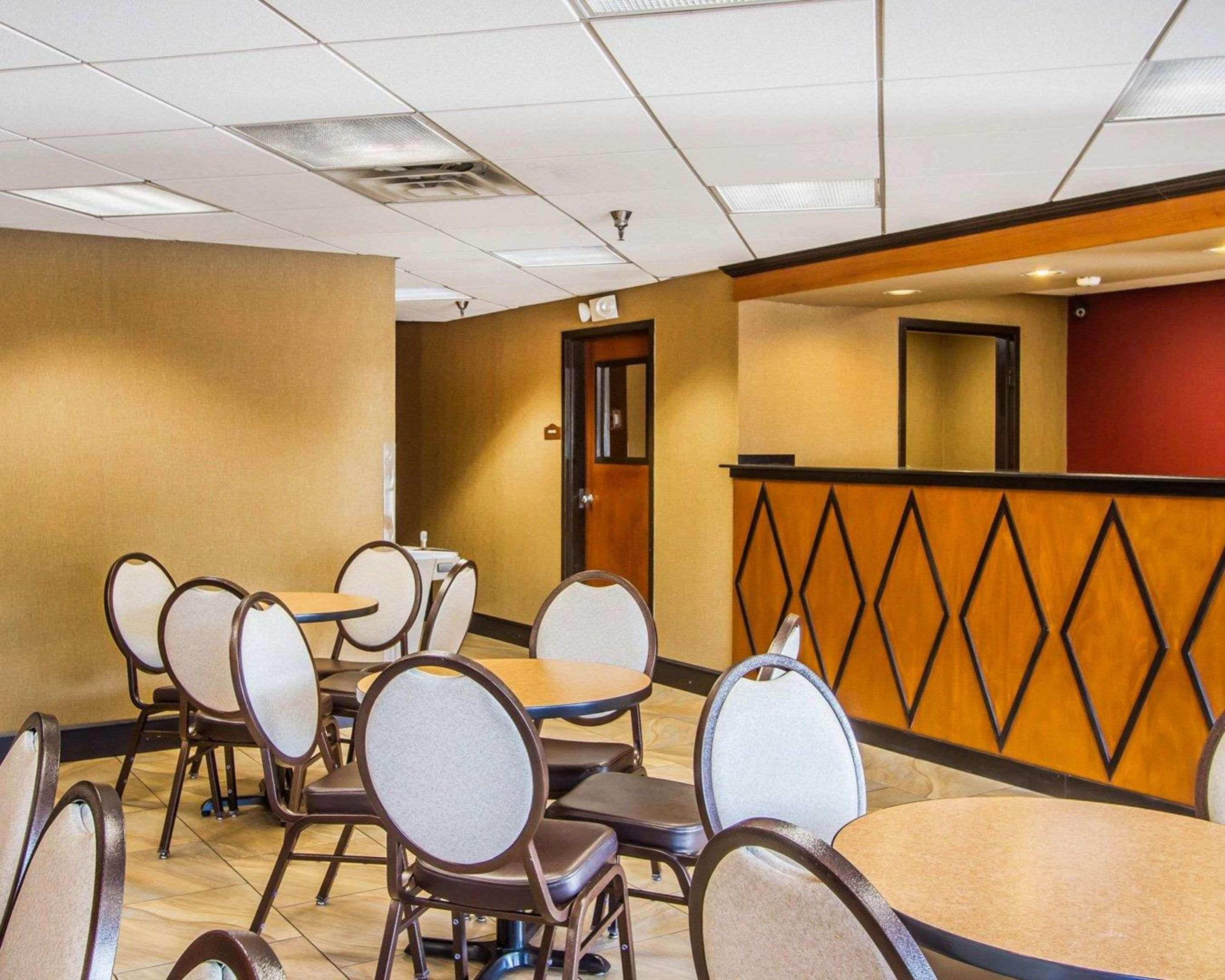 Rodeway Inn & Suites Clarksville Exteriér fotografie