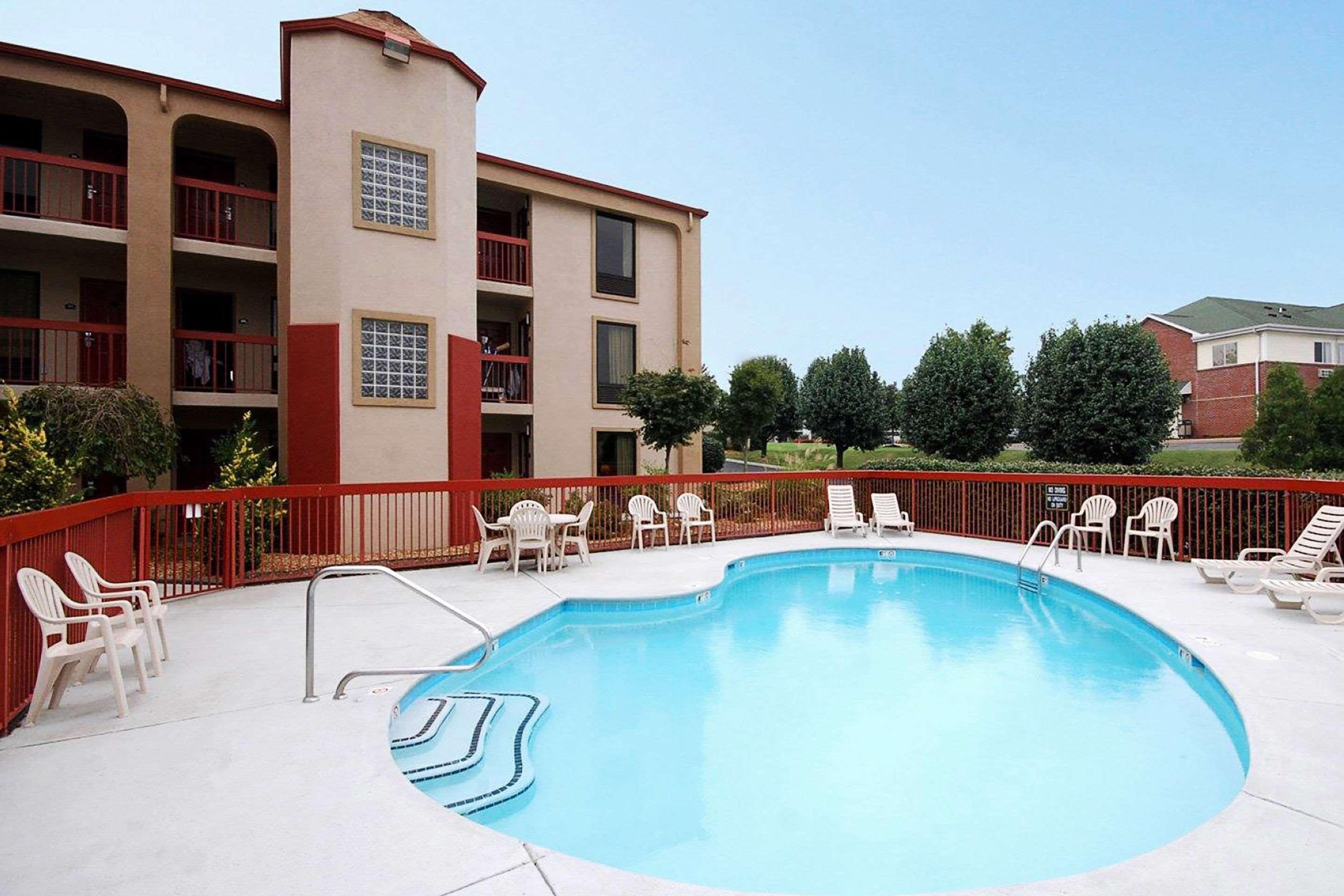 Rodeway Inn & Suites Clarksville Exteriér fotografie