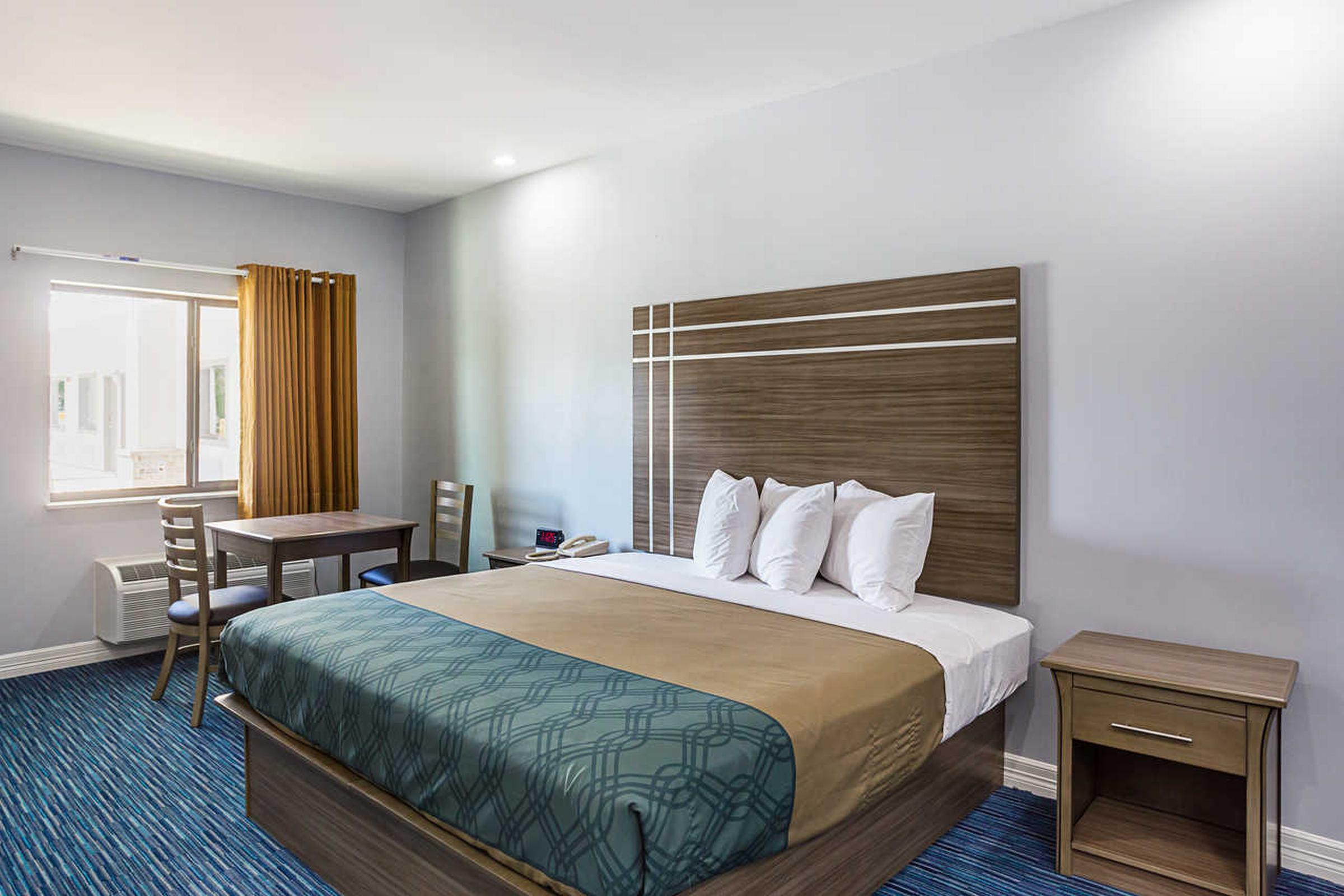 Rodeway Inn & Suites Clarksville Exteriér fotografie