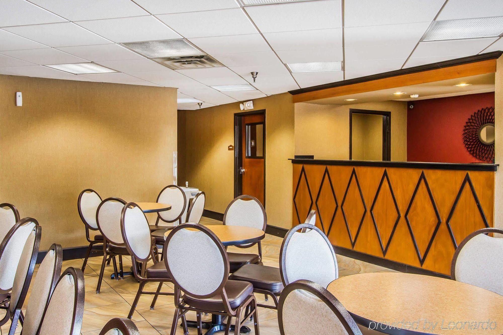 Rodeway Inn & Suites Clarksville Exteriér fotografie