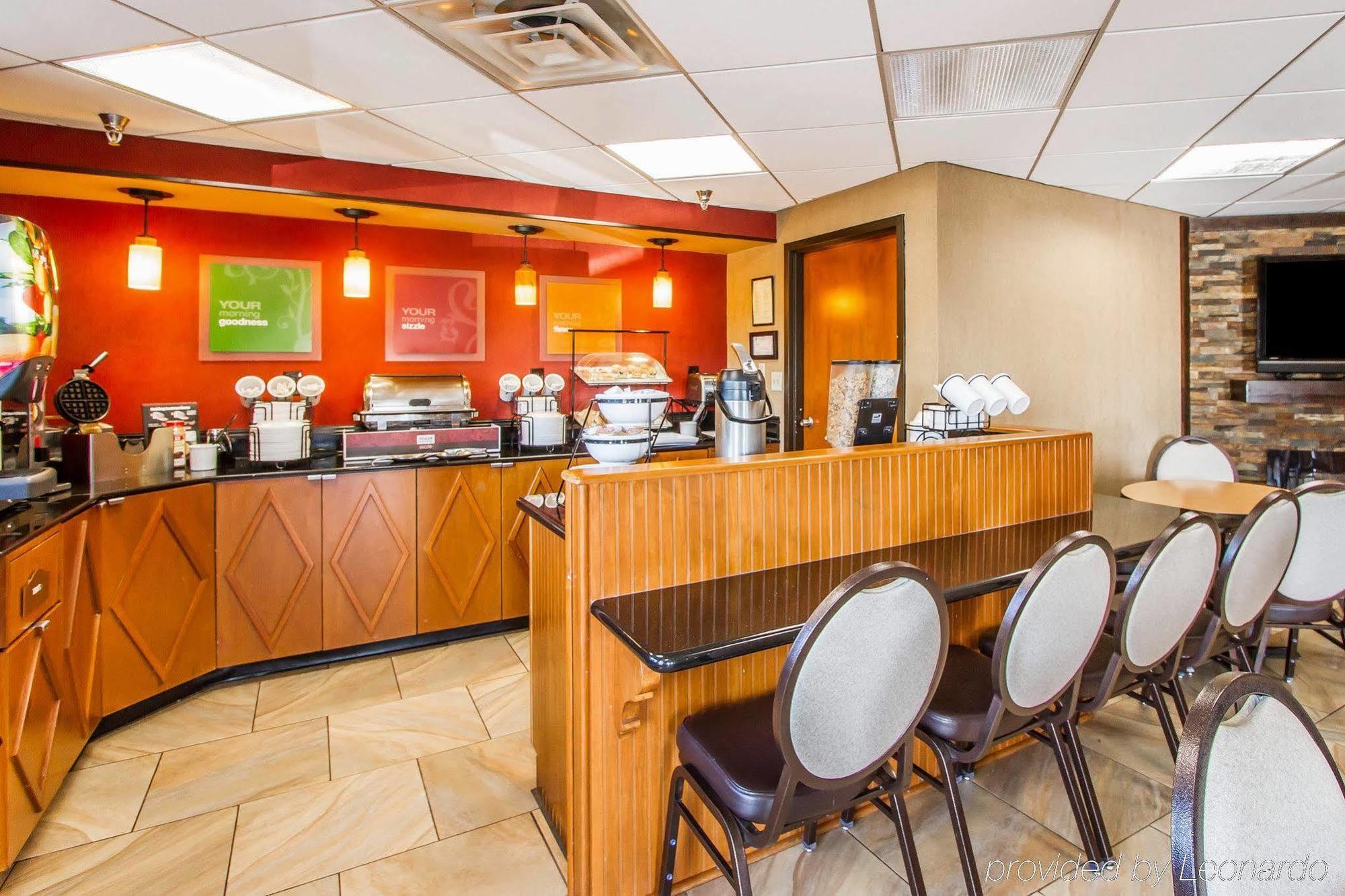 Rodeway Inn & Suites Clarksville Exteriér fotografie