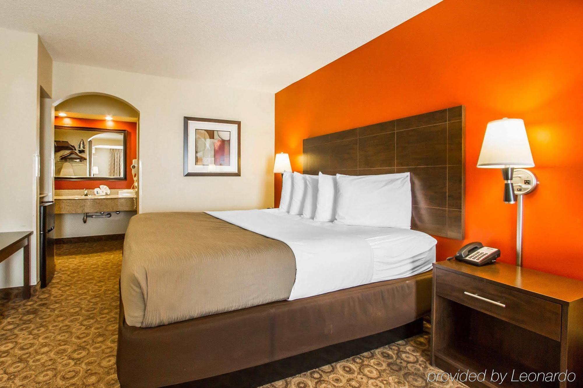 Rodeway Inn & Suites Clarksville Exteriér fotografie