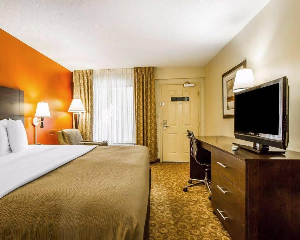 Rodeway Inn & Suites Clarksville Exteriér fotografie