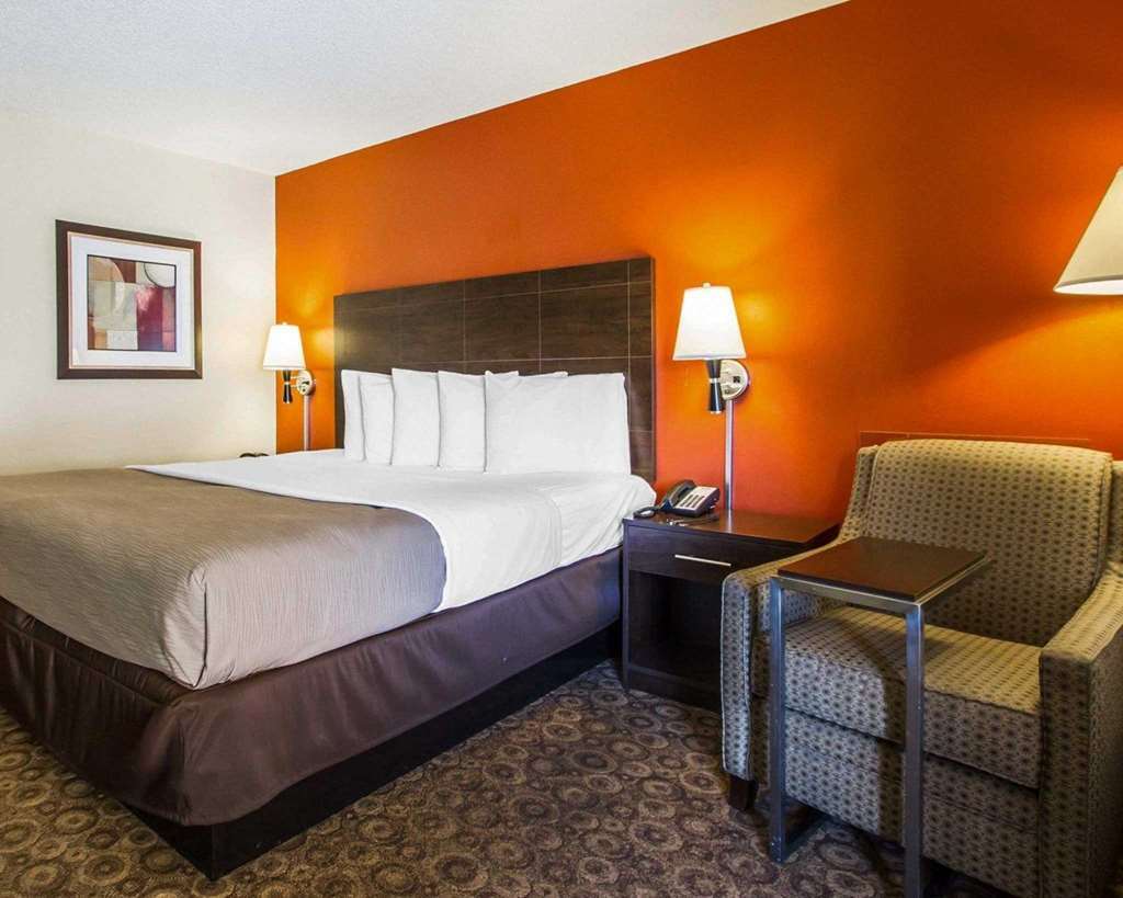 Rodeway Inn & Suites Clarksville Pokoj fotografie