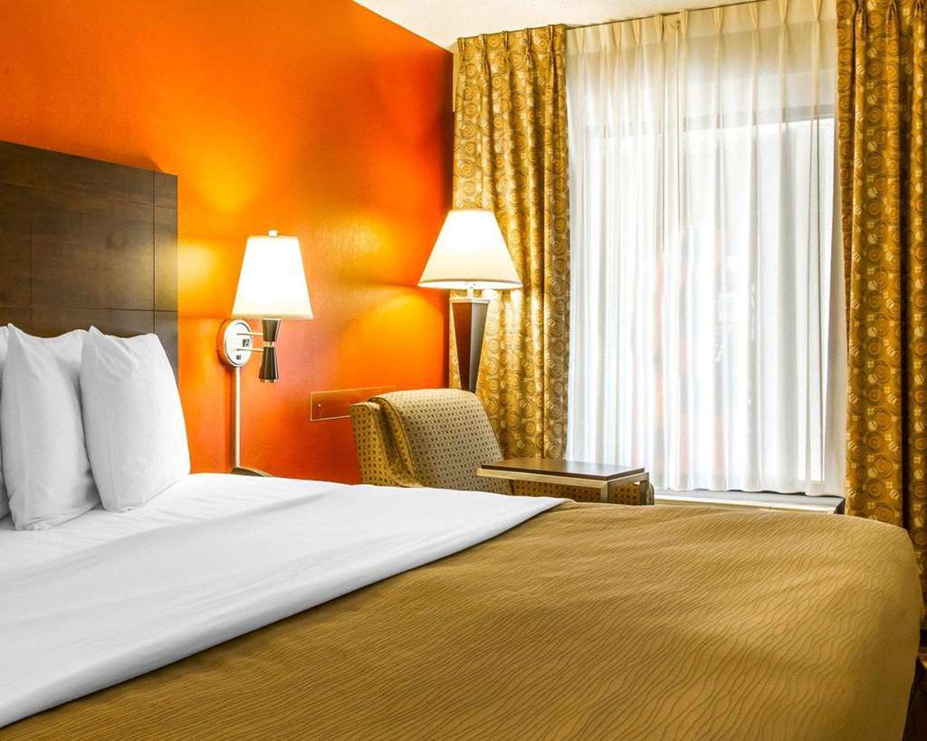 Rodeway Inn & Suites Clarksville Pokoj fotografie